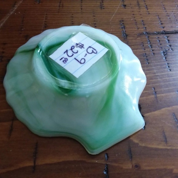Vintage Akro Agate  Seashell Shape  Dish ￼Green Ombre Ashtray, Jewelry Holder - Picture 6 of 8